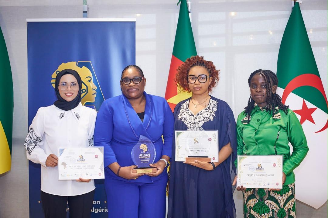 Les lauréates d'Afrique Innovante 2026 avec leurs trophées
