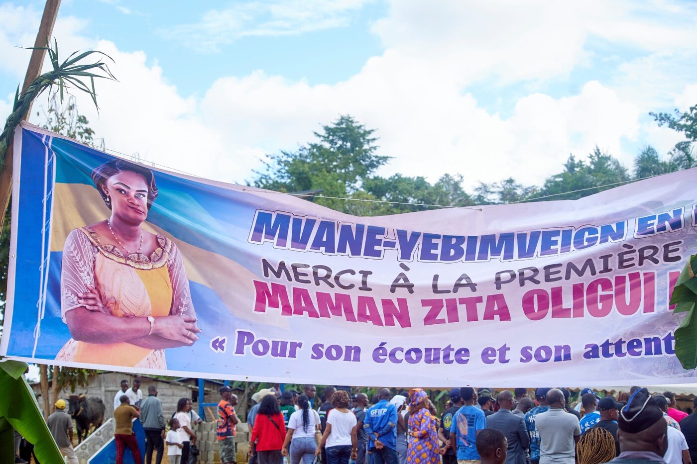 Banderole de remerciement du village Mvane-Yebimveign à la Première Dame