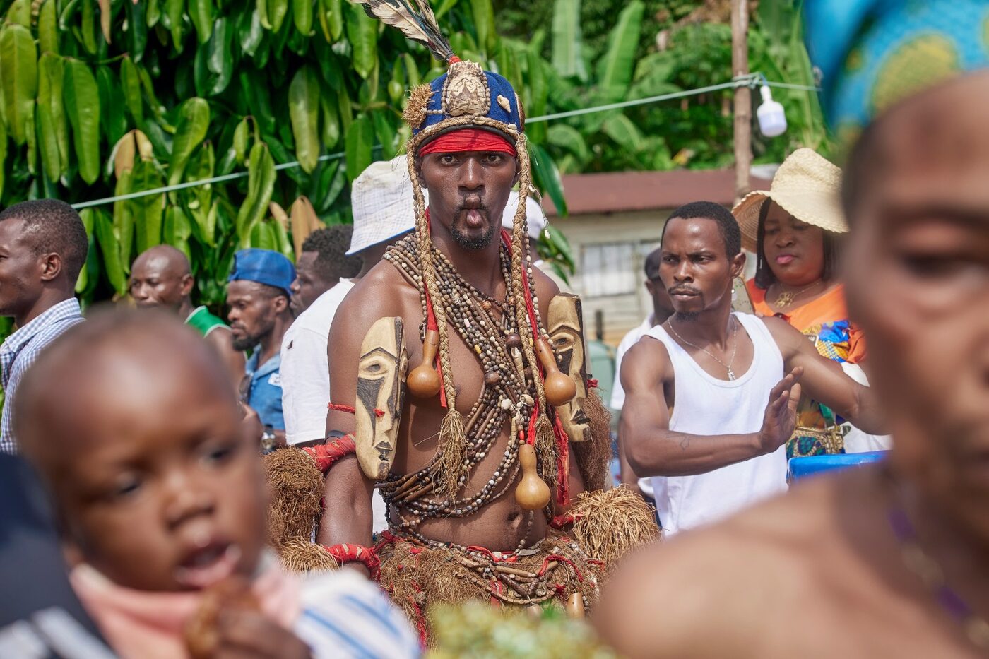 Danseur en tenue traditionnelle