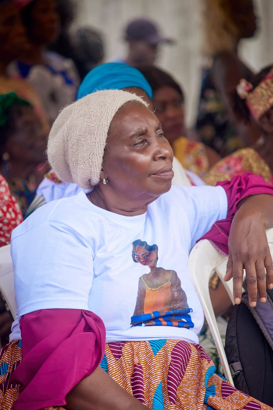Portrait d'une doyenne dans l'assistance